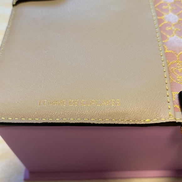 FEMME DE CUPCAKES Wristlet - Picture 4 of 5